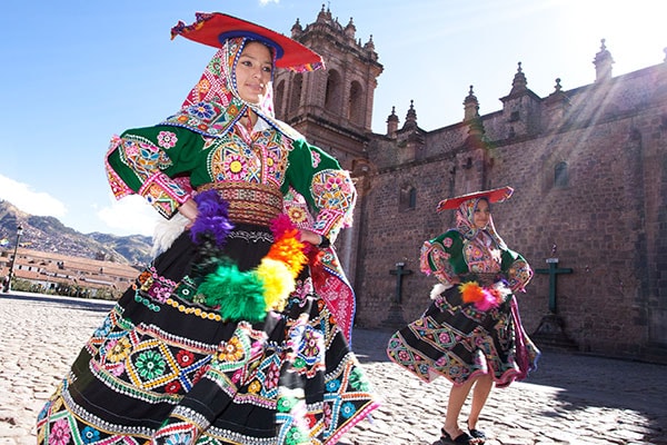 Peruvian dancers