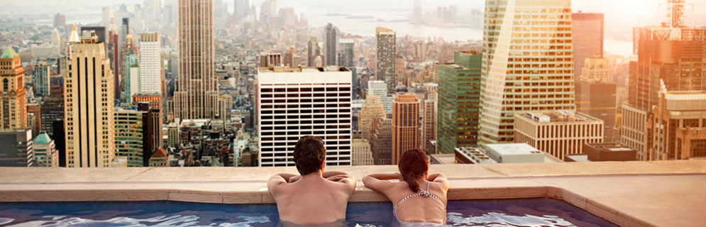 Couple enjoyin a rooftop pool